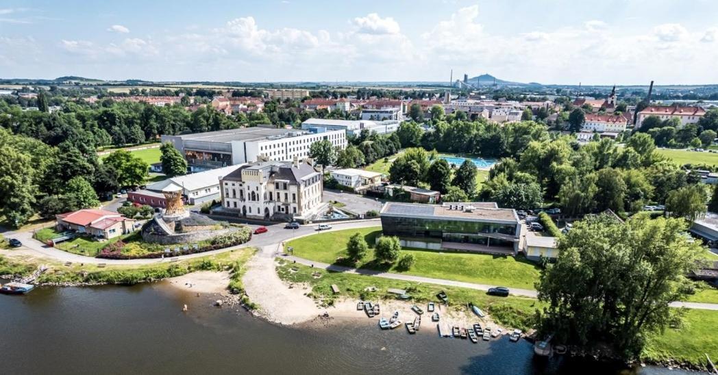 Hotel Active Stadium Lovosice Exteriör bild